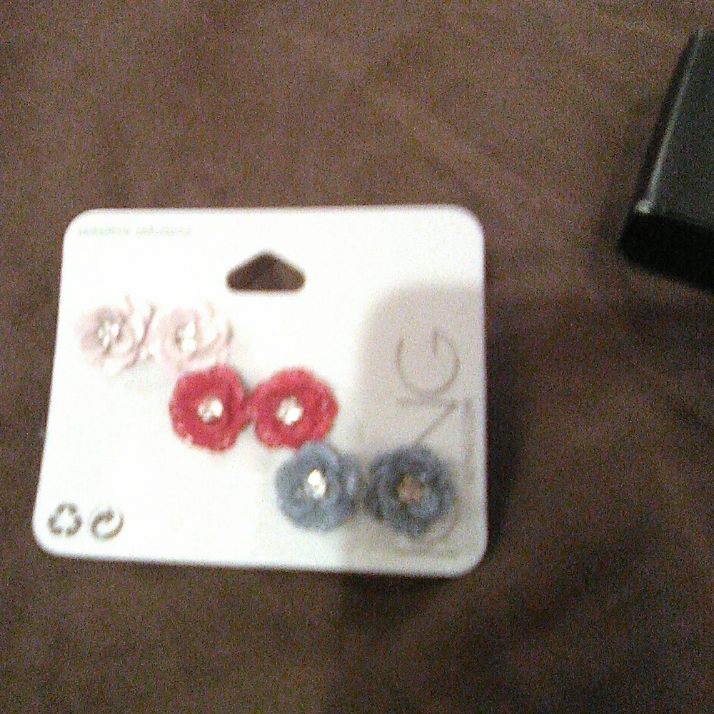 Earings - Picture 4 of 4